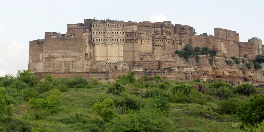 A panoramic view of Mehrangarh Fort, a popular destination near Umaid Bhawan museum.