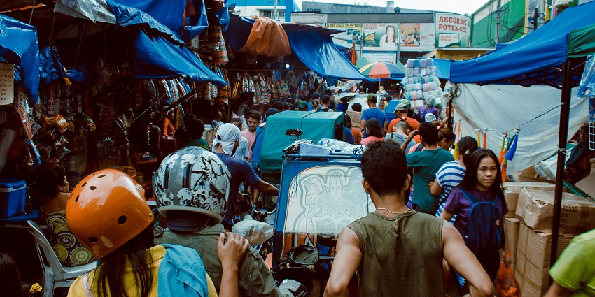 Raopura Market, which is famous for sarees and fabrics in the street shopping.