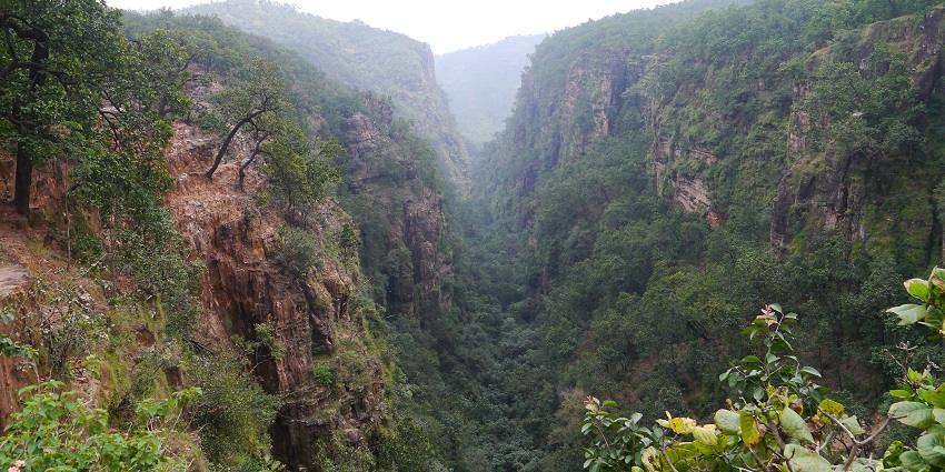 A perfect place for adventurers wanting to enjoy rappelling activity in Handi Khoh.