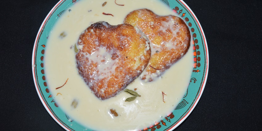 Rasabali is a famous sweet dish served at the chappan bhog at the Jagannath temple.