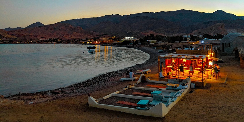 Rasta Bar is a glamorous bar on this quaint island region in the Gulf of Thailand.