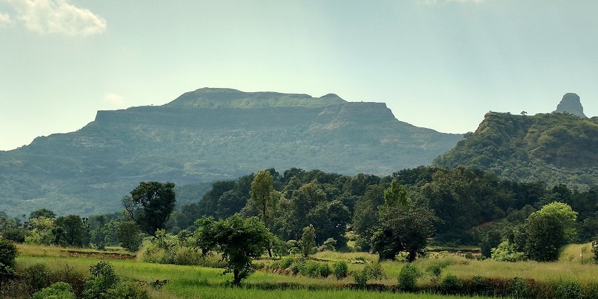 The view of Ratangarh Fort which lies near the Sujangarh Fort is a sight to behold