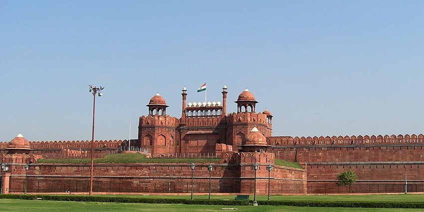 Red Fort is one of the popular places to visit near Chandni Chowk for its architecture.