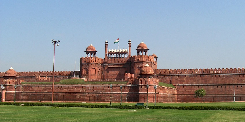 Red Fort is yet another tourist hotspot in Delhi, located near the sacred attraction.