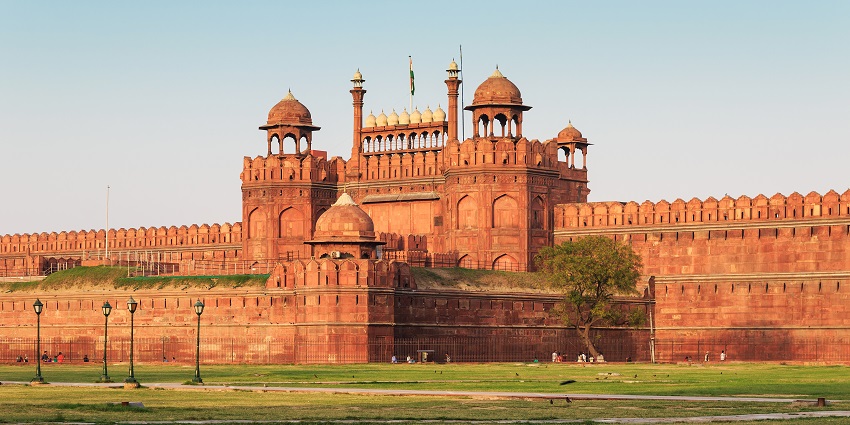 Red Fort showcases a perfect blend of Islamic, Persian, Timurid and Hindu methods and styles.