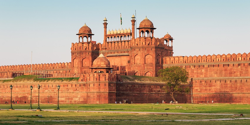 Red Fort encloses a complex of palaces and entertainment halls as well as an ornate mosque.