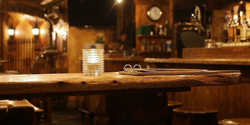 A glimpse of Red Lion Pub which is one of the best places to visit in Calangute at night.