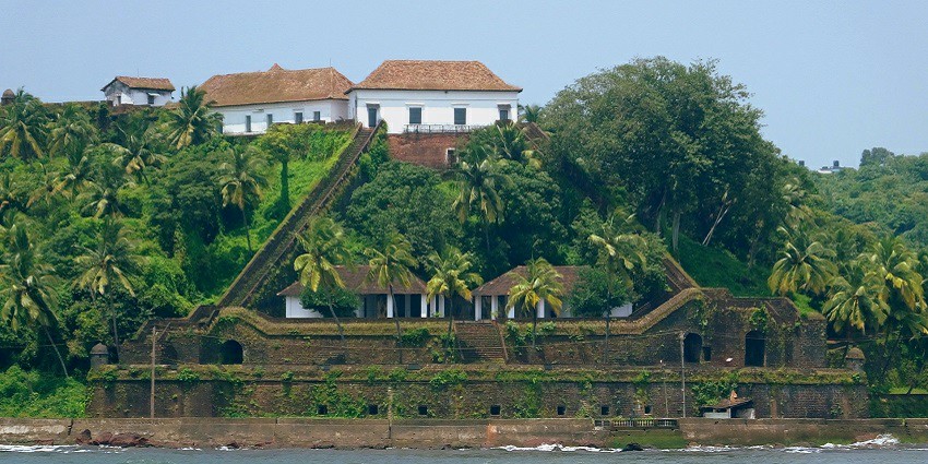 Reis Magos Fort is visible from the beach, offering an enriching experience to visitors.