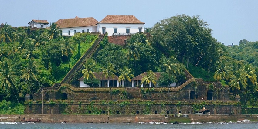 Reis Magos Fort is an ancient fort representing the colonial era architecture and culture.