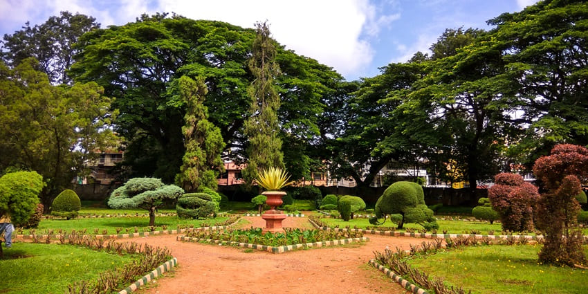 A serene Mughal-style garden beside Ana Sagar Lake, perfect for relaxation and boating.