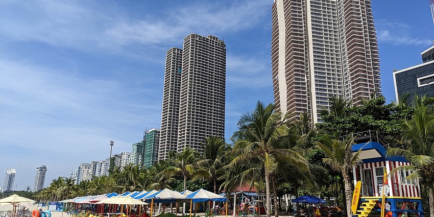 My Khe Beach, with relaxing points available, is among the best things to do in Da Nang.