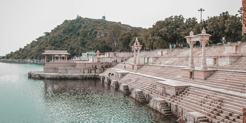 Rajsamand Lake is among the best things to see in Nathdwara, offering stunning sunsets.