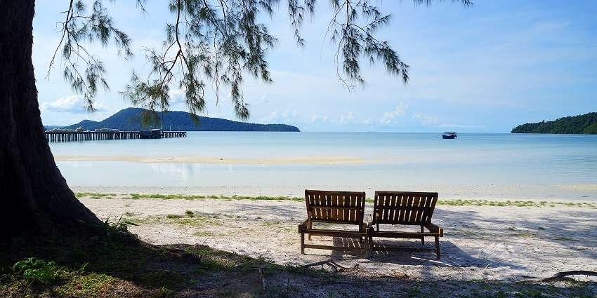 An image of the paradise beach of Koh Rong Sanloem, one of the things to do in Cambodia.