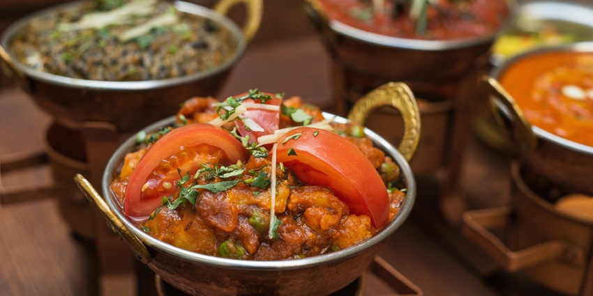 Restaurant Murli offers the best food in Bhavnagar, including the Gujarati thali.