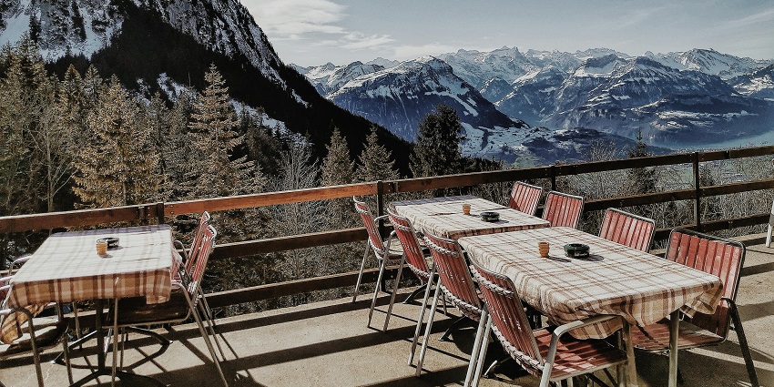 Try the authentic food of Himachal Pradesh to add to your culinary experience.