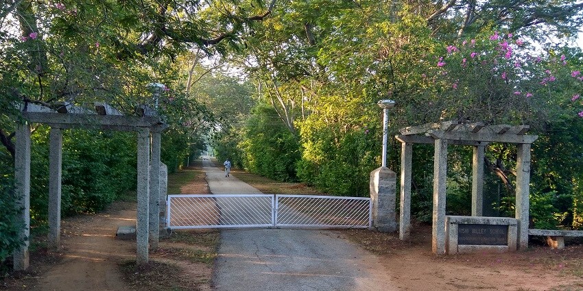 Guided tours are available for tourists who want to pay a visit to Rishi Valley School.
