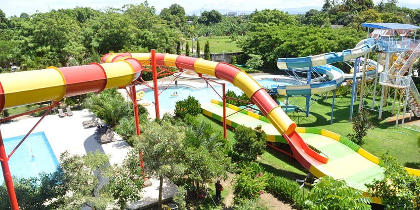 The water park has high speed water slide.