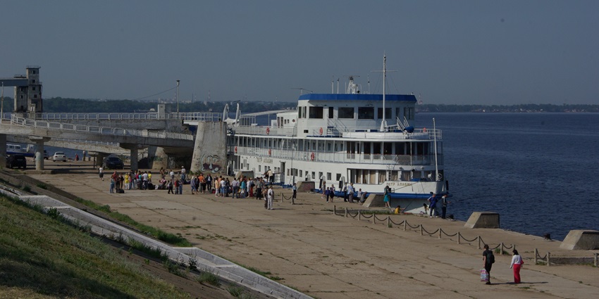 A picture of a river cruise starting to sail from a port in Putrajaya, Malaysia