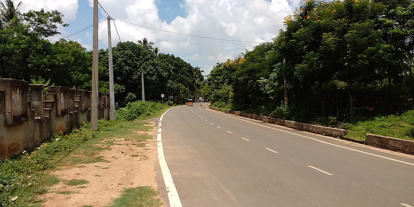 Harishankar Temple can be reached easily with any route by any means of transport.