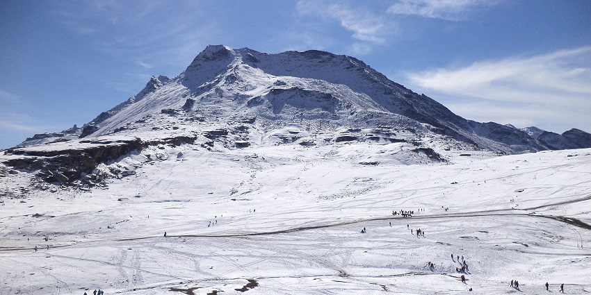 Rohtang Pass is one of the best places to see in Kullu Manali In May with breathtaking views