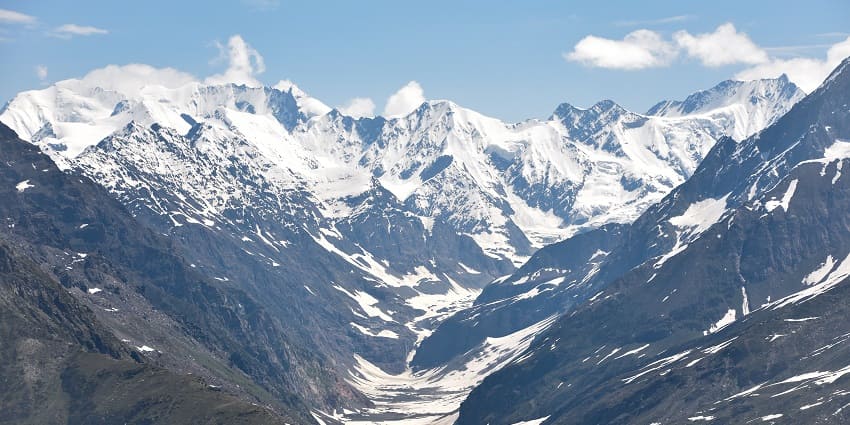 This pass is one of the best places for bungee jumping in Manali, offering the ideal thrills