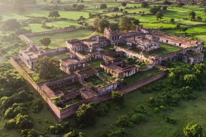 A beautiful aerial view of the Rohtasgarh Fort in Bihar, located amongst lush greenery.