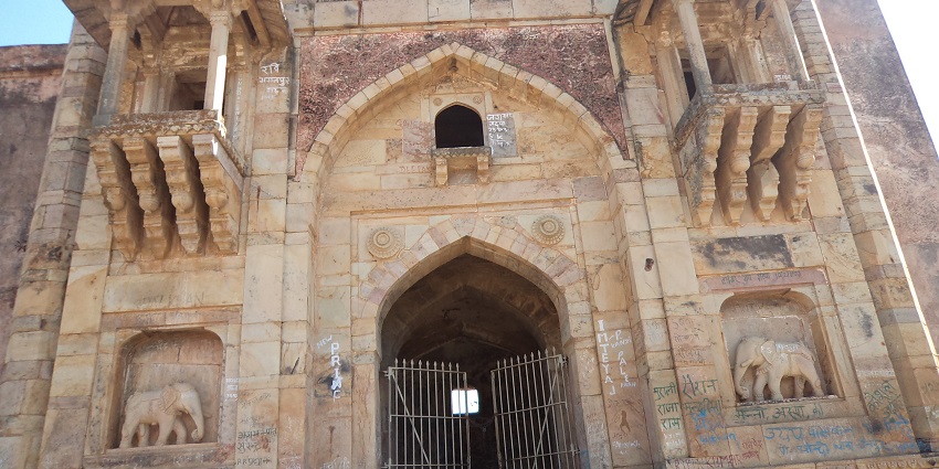 An image of Rohtasgarh Fort, one of the places to visit on your trip to Mundeshwari Temple.