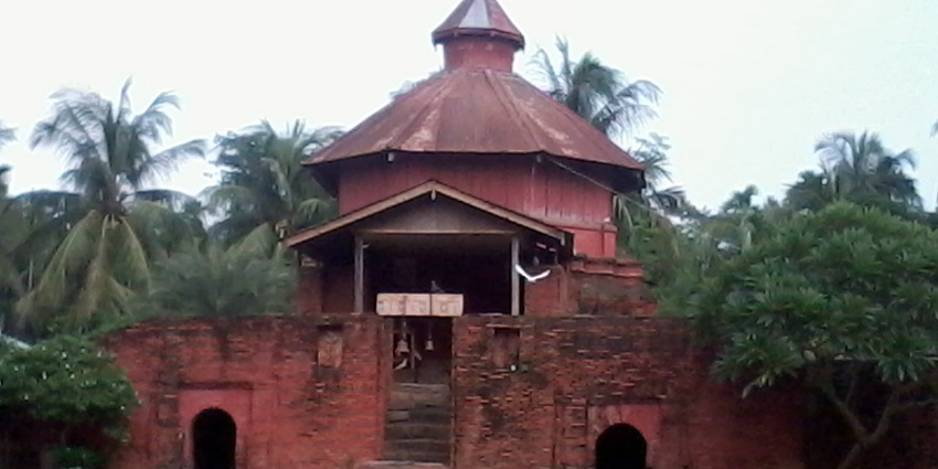 Rudreshwar Temple, dedicated to Shiva, is revered by Hindus all across the world.