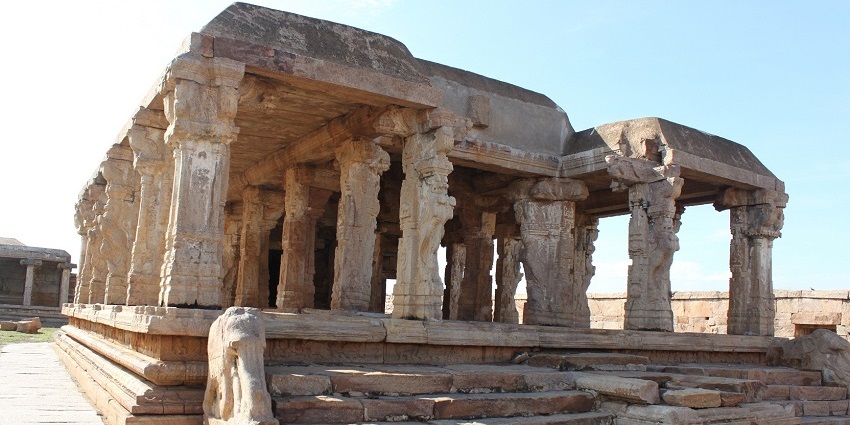 One of the temples in Nandyal, Raghunatha Swamy Temple, once held the idol of Lord Vishnu.