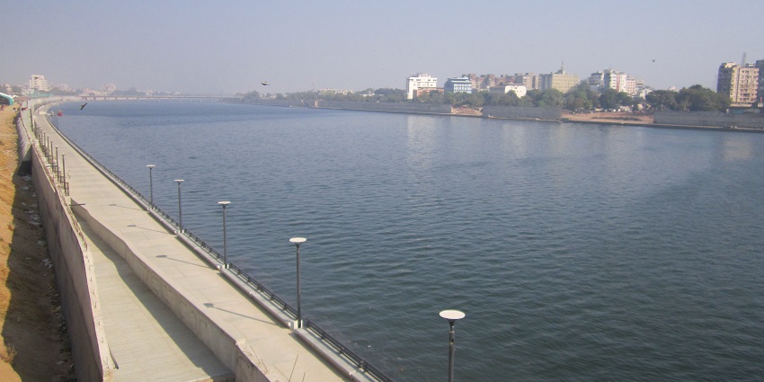 Image of Sabarmati river that passes through the city Ahmedabad - picnic places to visit