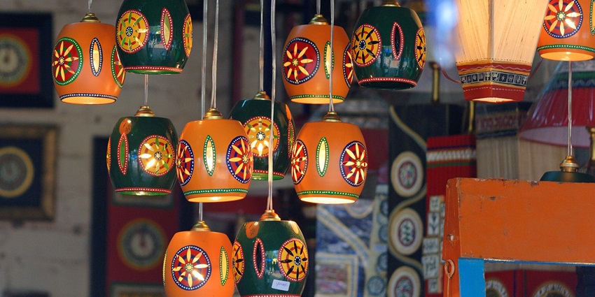 Lamps made of ceramic being sold in the market of the Himachal