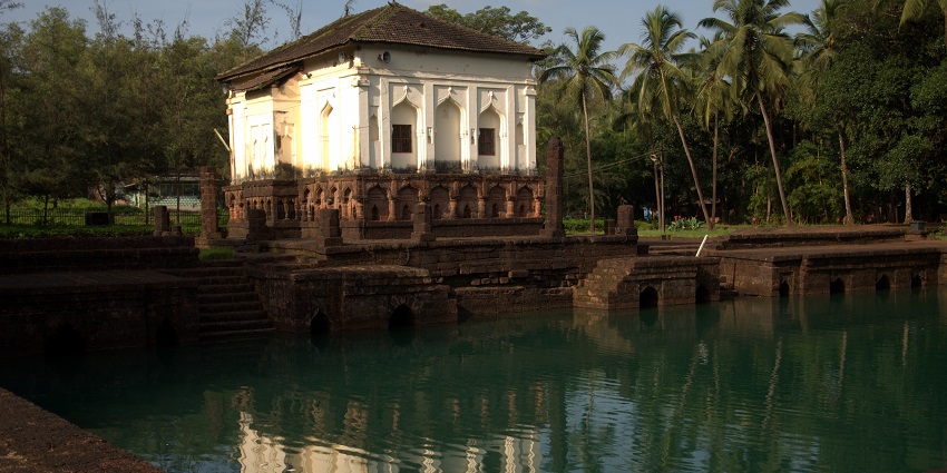 View of Safa Masjid in Ponda, showcasing its elegant architecture and serene surroundings