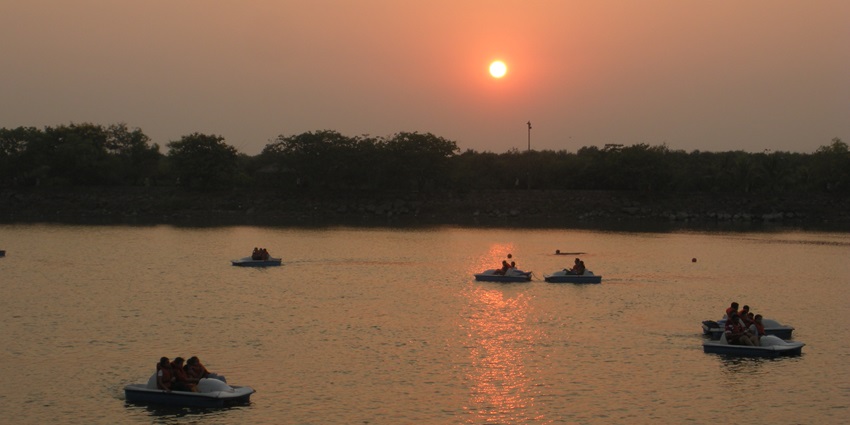Sagar Vihar Garden in Thane offers greenery, play areas, waterfront views.