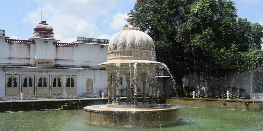 Saheliyon Ki Bari, featuring gardens, fountains, and intricate marble architecture.