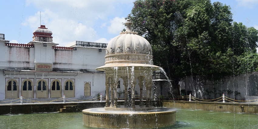 Saheliyon Ki Bari, one of the best places to visit in Udaipur for couples, features elegant gardens.