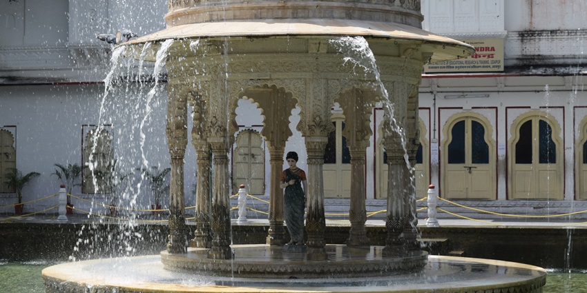 The fountain in Saheliyon Ki Bari, a must-see popular destination near City Palace Museum.
