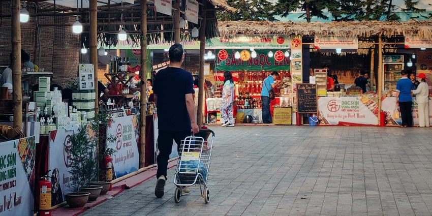 Saigon Square is known for its affordable fashion items and accessories.
