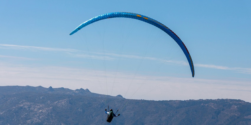 Paragliding over Sajjangarh Palace provides breathtaking Udaipur views and thrills.