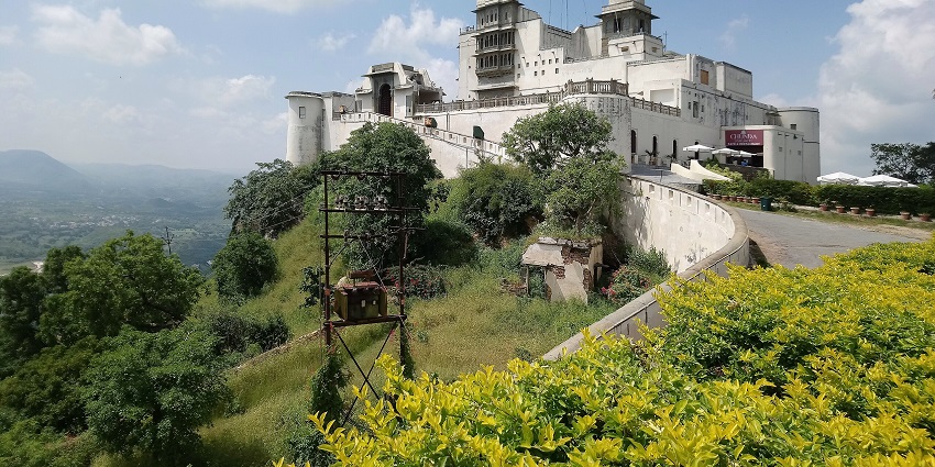 Sajjangarh Palace offers panoramic views of the city, perfect for sunset watching.
