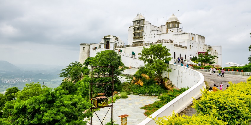 The Sajjangarh Palace, a beautiful place to visit near Sajjangarh Wildlife Sanctuary.
