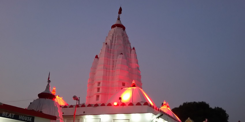 A picture of amazing architecture of a holy shrine located in the Indian state of Odisha.