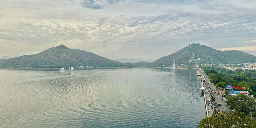 A serene view of Sambhar Lake, one of the idyllic places to visit near Nagaur Fort.