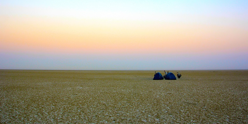 Sambhar Lake: India’s largest salt lake with stunning landscapes and birdlife.