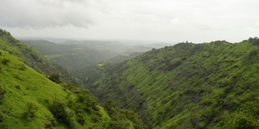 Picturesque view of Sandhan Valley, one of the places to visit in Ahmednagar for adventure lovers