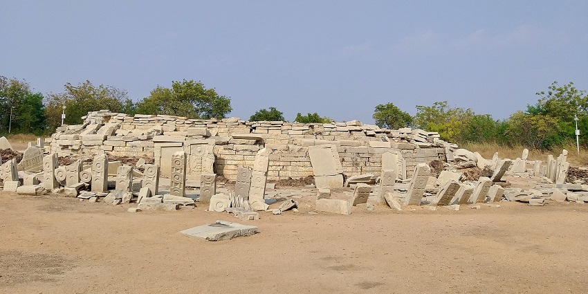 Sannati is an archeological site by the River Bhima and is known for its Buddhist relics.