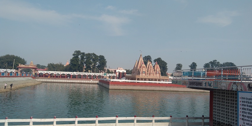 Sannihit Sarovar holds a lot of cultural and historical significance among devotees.