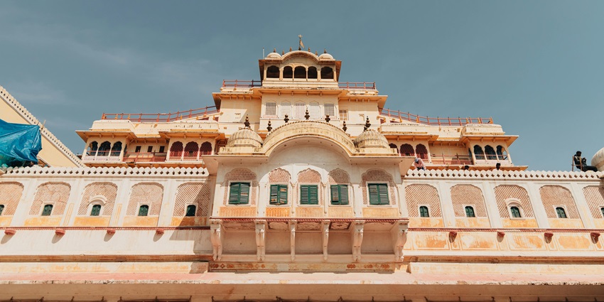 Discover intricate frescoes and fine Rajasthani architecture at one of the places to visit in Mandawa.