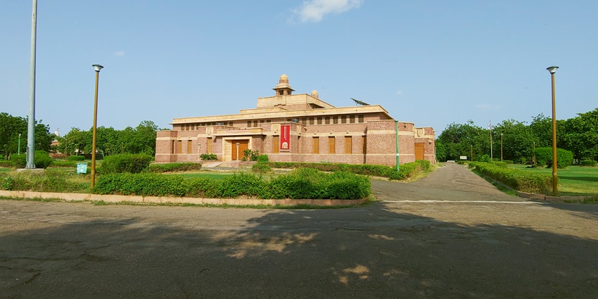 The exterior of the Sardar Government Museum, the popular museum in Jodhpur, features its distinctive architectural design and entrance.