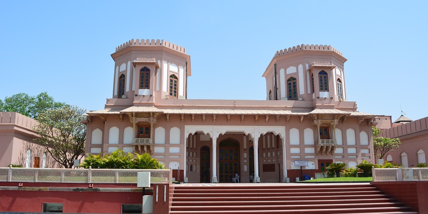 Front view of the Sardar Vallahbhai Patel National memorial, an ideal site for curious travellers
