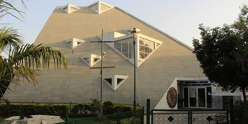 Sardar Patel Planetarium, a popular tourist attraction near the AATAPI Water Park.